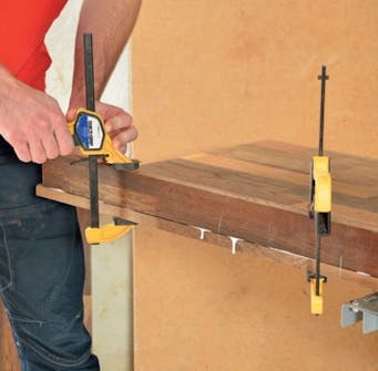 Renovera trappa billigt: Spänn ihop delarna Renovera trappa billigt: Spänn ihop delarna